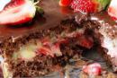 Imagem receita popular: Bolo de chocolate com morango
