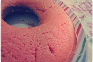 Imagem da receita que você também irá gostar: Bolo cor de rosa de gelatina de morango