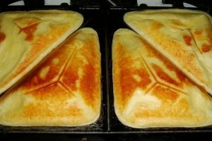 Imagem receita popular: Pão de queijo na sanduicheira